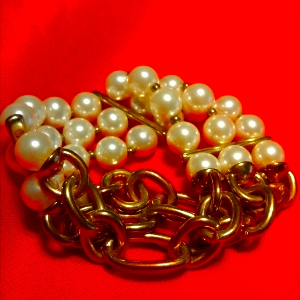 Pearl stretch bracelet goldtone